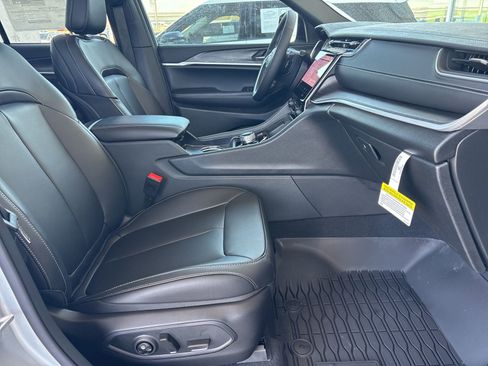 New 2025 Jeep Grand Cherokee Limited w/ Trailer Tow Package image 15