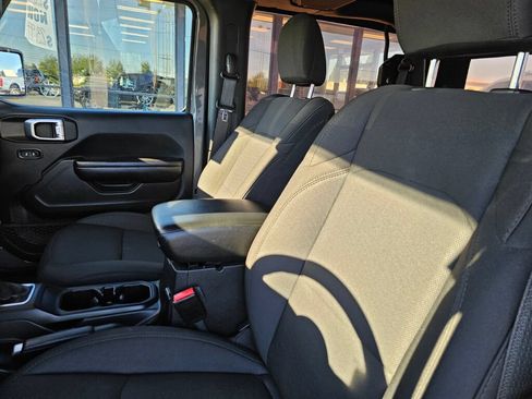 Used 2021 Jeep Wrangler Sport AWD/4WD image 17