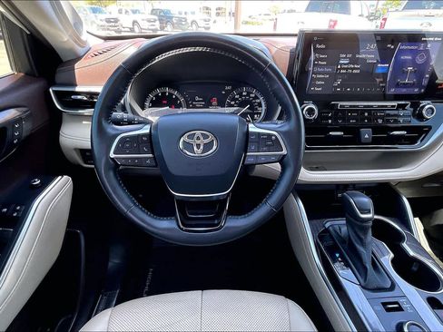 Used 2020 Toyota Highlander Platinum image 6