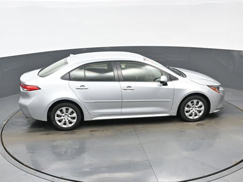 Used 2021 Toyota Corolla LE image 38
