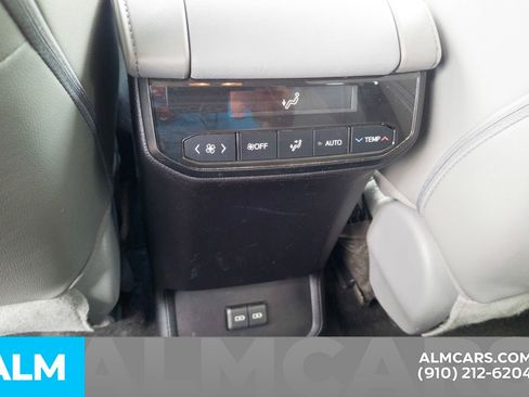 Used 2023 Toyota Highlander XLE AWD/4WD image 24