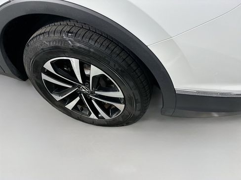 Used 2024 Volkswagen Tiguan S image 11