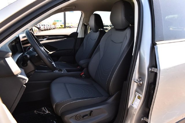 Used 2025 Volkswagen Tiguan SE AWD/4WD image 19