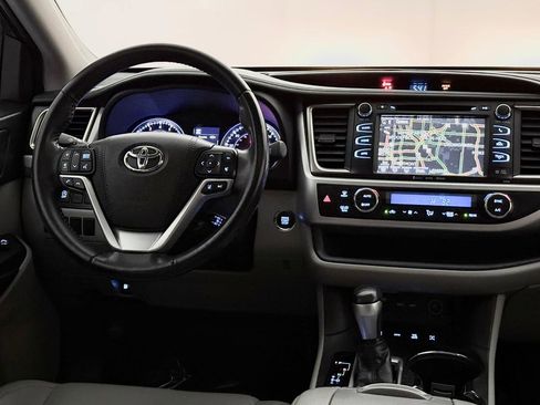 Used 2019 Toyota Highlander XLE AWD/4WD image 31