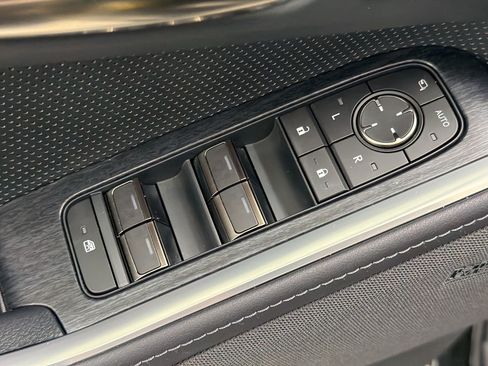 Used 2025 Lexus GX 550 w/ Accessory Package (CT) AWD/4WD image 13