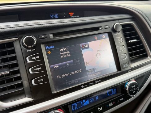 Used 2018 Toyota Highlander XLE FWD image 19