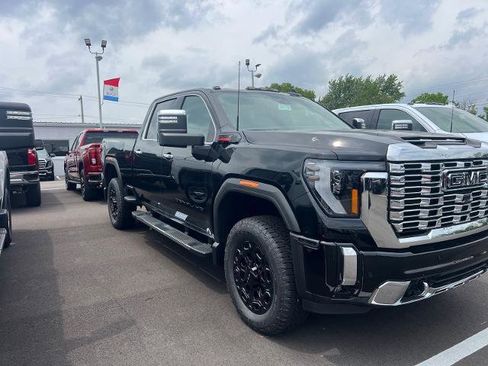 Used 2026 GMC Sierra 3500 Denali w/ LPO, Black Badging Package AWD/4WD image 2