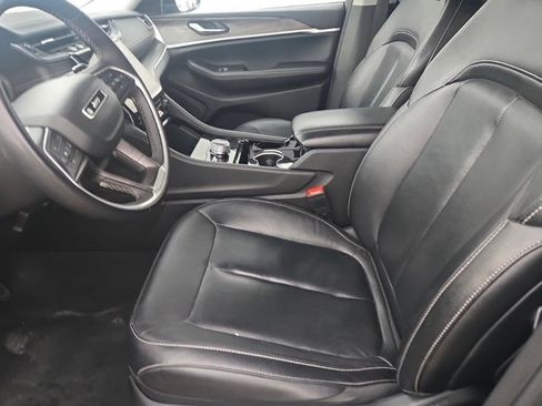 Used 2023 Jeep Grand Cherokee Limited AWD/4WD image 2