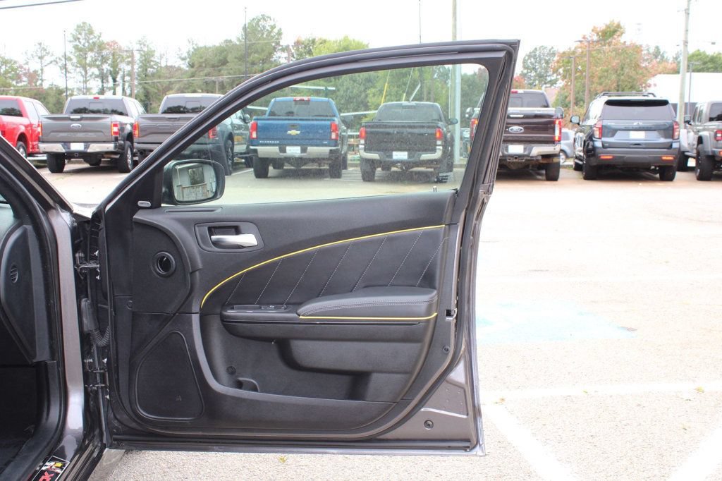 Used 2017 Dodge Charger R/T Scat Pack RWD image 26