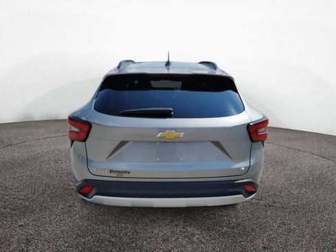 Used 2025 Chevrolet Trax LT FWD image 6