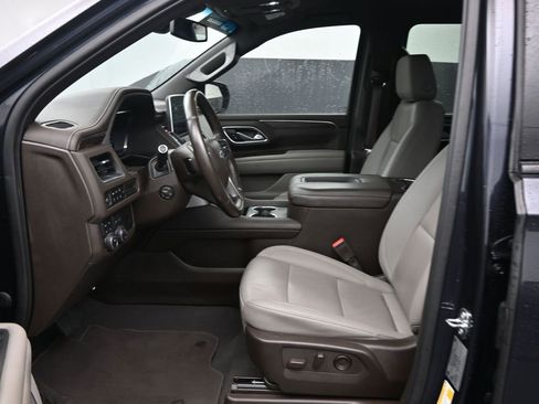 Used 2022 Chevrolet Suburban Z71 w/ Luxury Package image 24