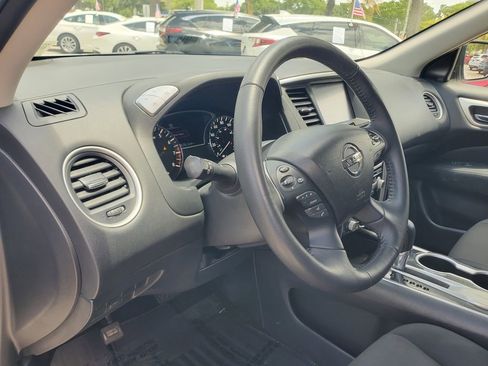 Used 2019 Nissan Pathfinder SV FWD image 15