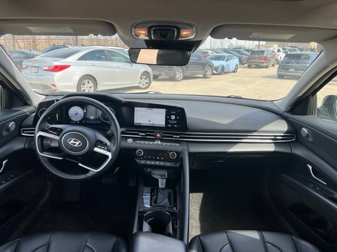 Used 2025 Hyundai Elantra Limited image 20