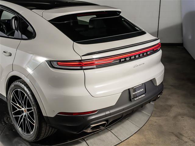 Certified 2025 Porsche Cayenne Coupe AWD/4WD image 32