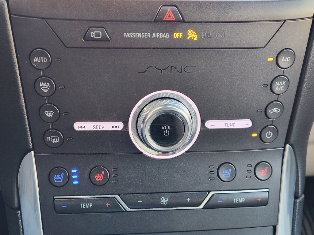 Used 2020 Ford Edge Titanium w/ Equipment Group 301A AWD/4WD image 18