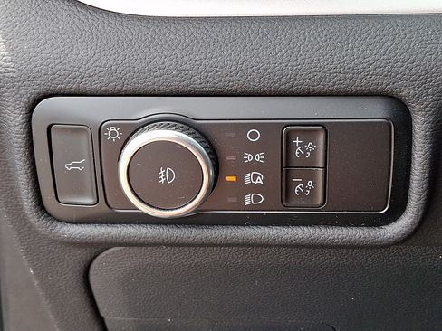 Used 2023 Ford Explorer XLT w/ Equipment Group 202A AWD/4WD image 25