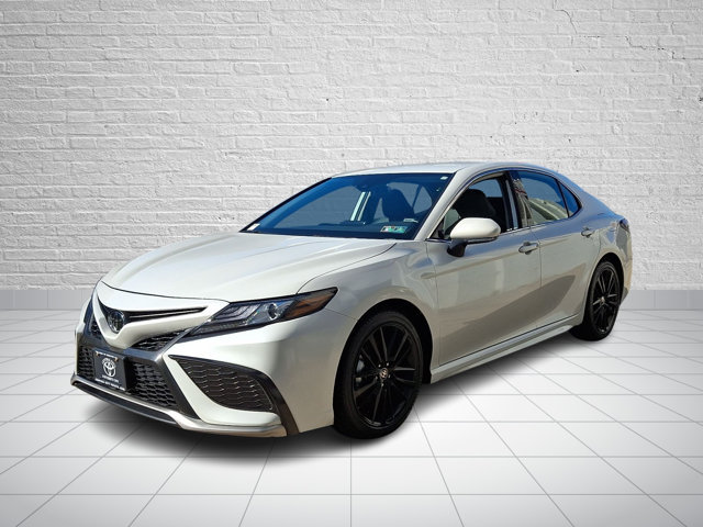 Used 2024 Toyota Camry XSE FWD image 3