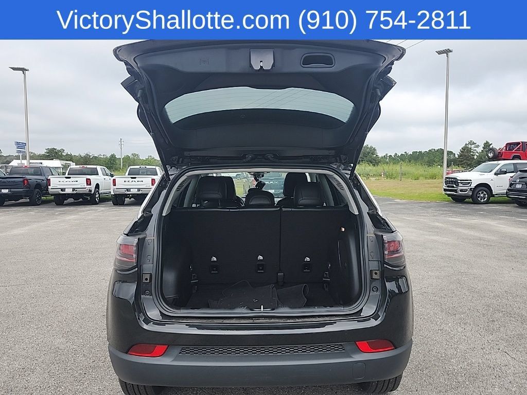 Used 2022 Jeep Compass Latitude w/ Sun and Sound Group AWD/4WD image 26