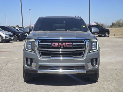 Used 2024 GMC Yukon SLT w/ SLT Luxury Package image 2