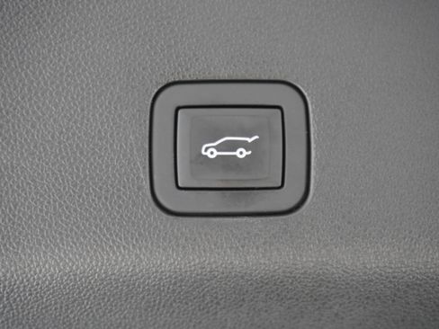 Used 2023 GMC Yukon XL Denali AWD/4WD image 32