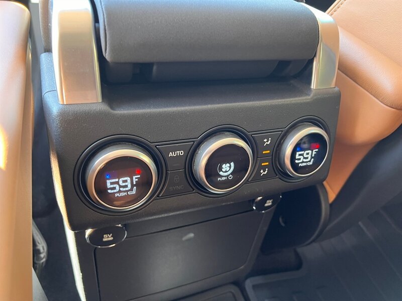 Used 2019 Land Rover Discovery HSE AWD/4WD image 25