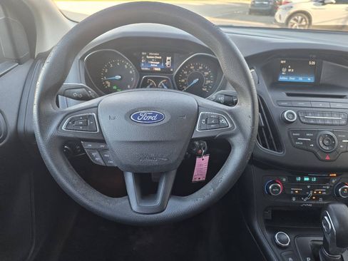 Used 2017 Ford Focus SE FWD image 15