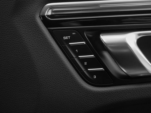 Used 2025 Porsche Macan image 20