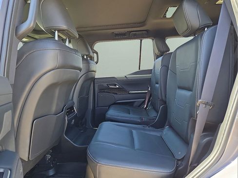 Used 2024 Lexus GX 550 w/ Accessory Package (Z1) AWD/4WD image 16