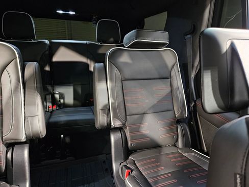 Used 2025 GMC Yukon AT4 Ultimate image 13