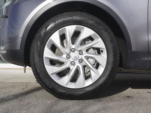 Used 2025 Land Rover Discovery S image 32