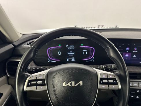 Used 2024 Kia Telluride EX w/ EX Captain's Chair Package image 21