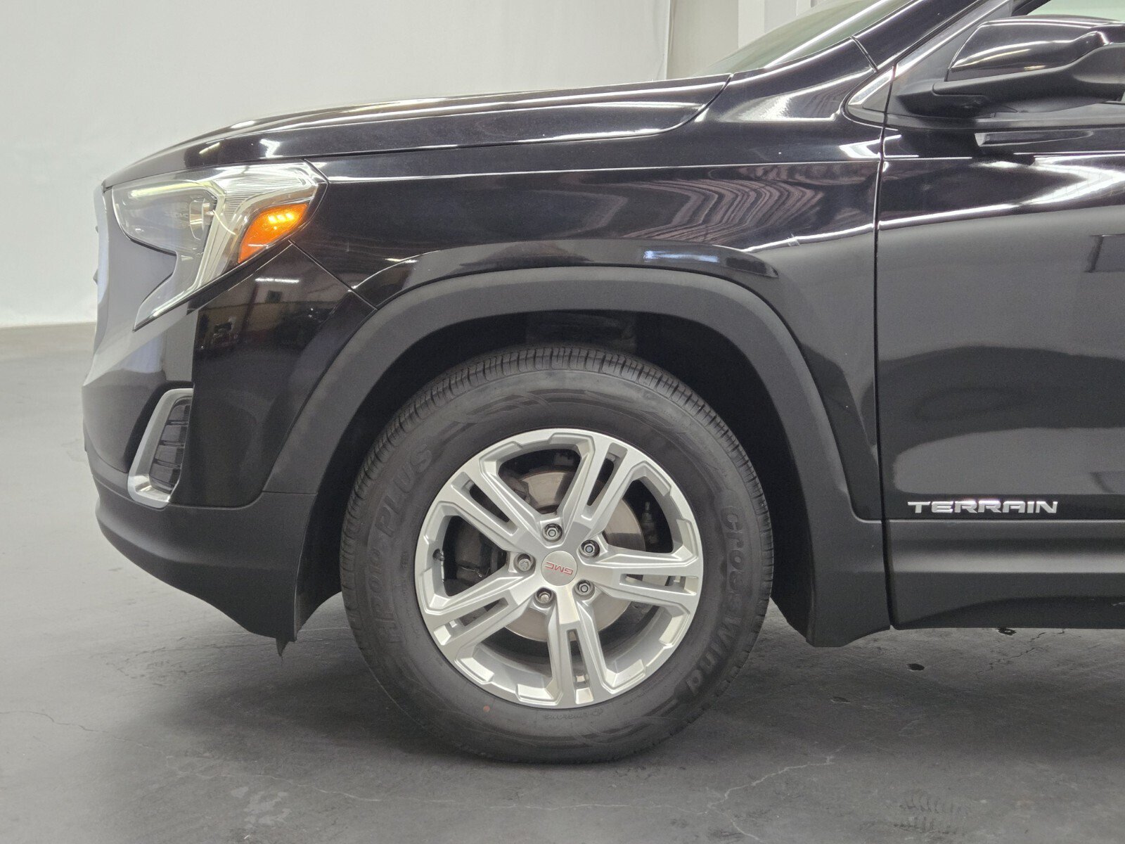 Used 2019 GMC Terrain SLE w/ LPO, Floor Liner Package FWD image 6