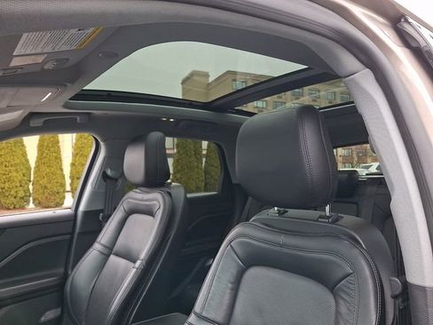 Used 2020 Lincoln Corsair AWD w/ Premium Package image 13