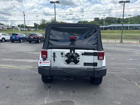 Used 2012 Jeep Wrangler Unlimited Sahara w/ Connectivity Group AWD/4WD image 7