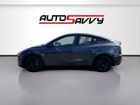 Used 2024 Tesla Model Y Long Range AWD/4WD image 4