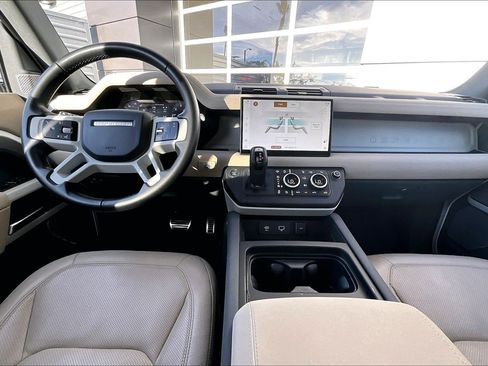 Used 2023 Land Rover Defender 130 SE image 15