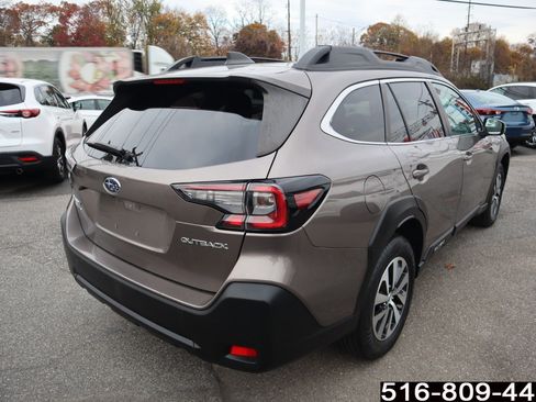 Used 2023 Subaru Outback Premium image 4