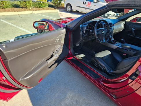 Used 2006 Chevrolet Corvette Convertible w/ Preferred Equipment Group image 12