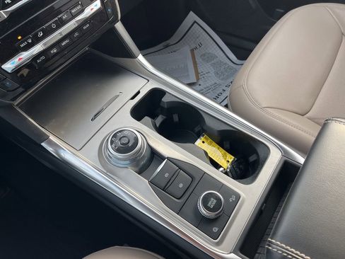 Used 2023 Ford Explorer Limited w/ Limited Technology Package image 24