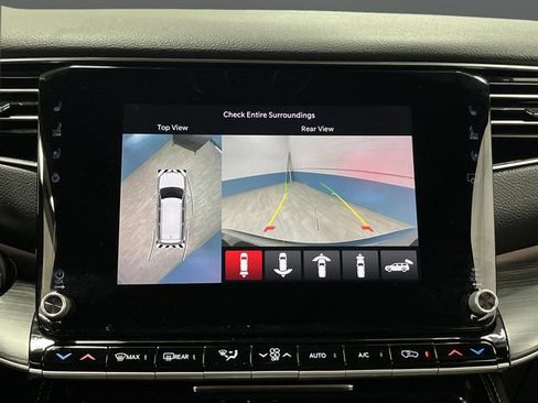 Used 2024 Jeep Wagoneer L Series III w/ Premium Group I image 10