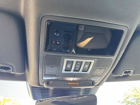 New 2026 Land Rover Discovery Limited Edition image 28