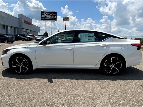 New 2025 Nissan Altima 2.5 SR w/ SR Premium Package image 25