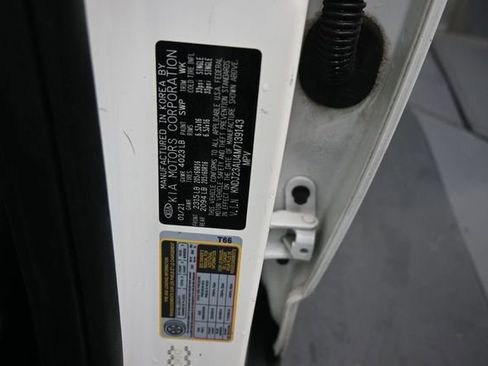 Used 2021 Kia Soul LX FWD image 19