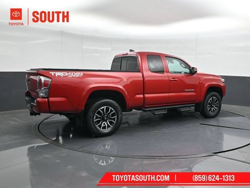 Used 2022 Toyota Tacoma TRD Sport AWD/4WD image 2
