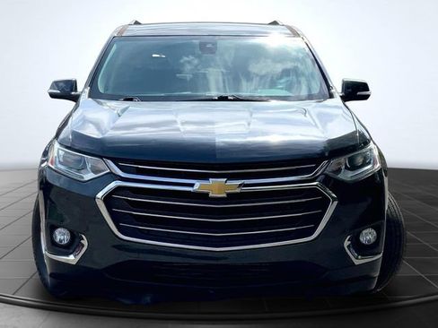 Used 2021 Chevrolet Traverse LT w/ LPO, Cargo Package FWD image 3