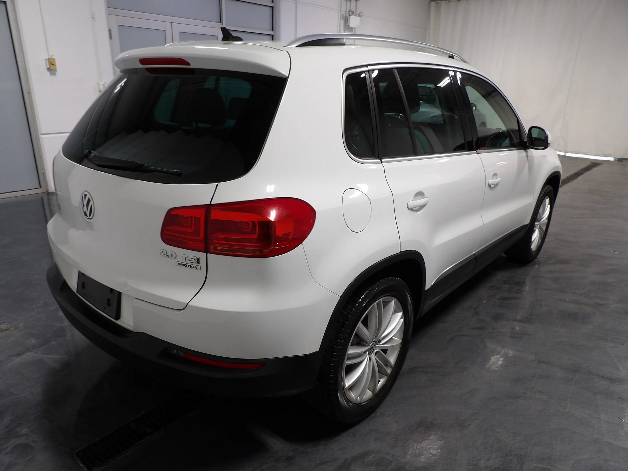 Used 2015 Volkswagen Tiguan SEL AWD/4WD image 4