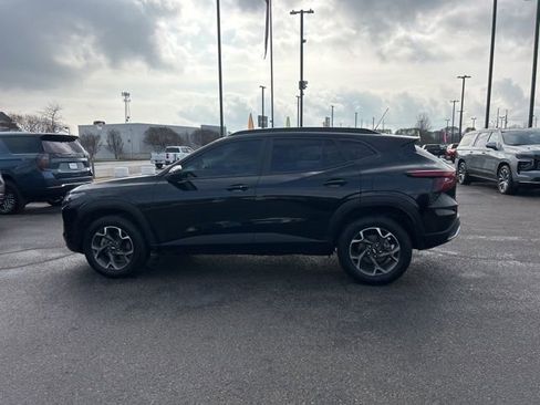 Used 2024 Chevrolet Trax LT w/ Driver Confidence Package image 6