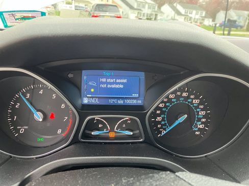 Used 2012 Ford Focus SE FWD image 3