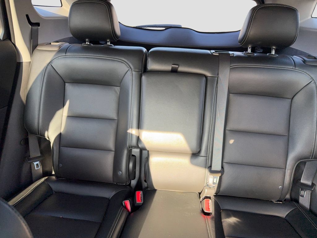 Used 2024 GMC Terrain SLT AWD/4WD image 21