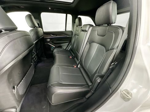 Used 2023 Jeep Grand Cherokee Overland image 28